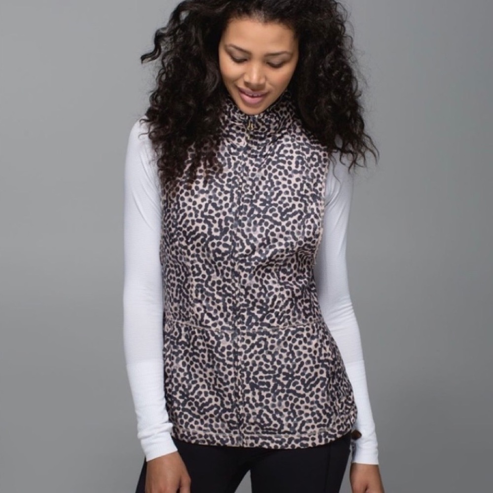 NWOT Lululemon Vest Top Size 2 Pack It Shirt Zip